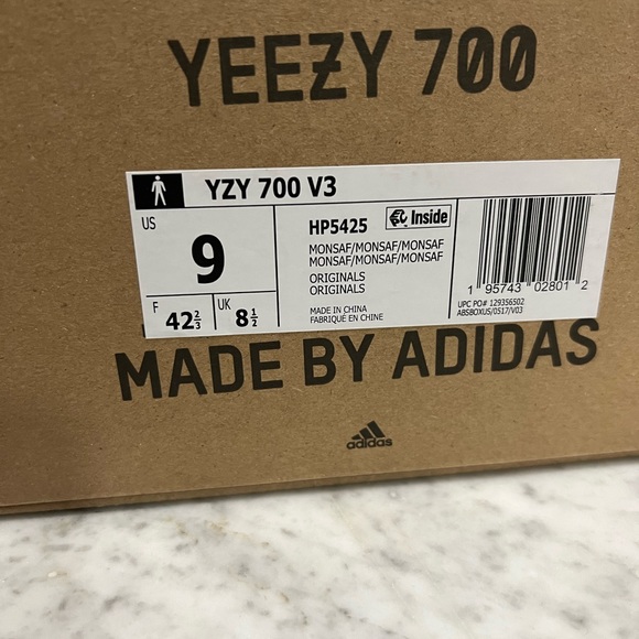 YEEZY 700 - Picture 2 of 4